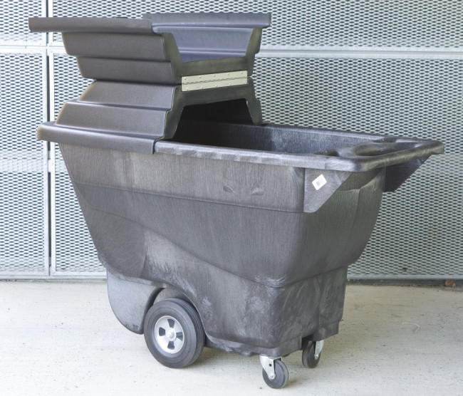 Крышка для опрокидываемых тачек Rubbermaid, чёрная, Арт.FG9T2300BLA Крышка для опрокидываемых тачек Rubbermaid, чёрная, Арт.FG9T2300BLA
