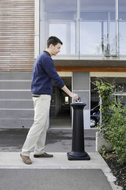 Пепельница уличная Rubbermaid GroundsKeeper Tuscan, чёрная, Арт.FG9W3000BLA