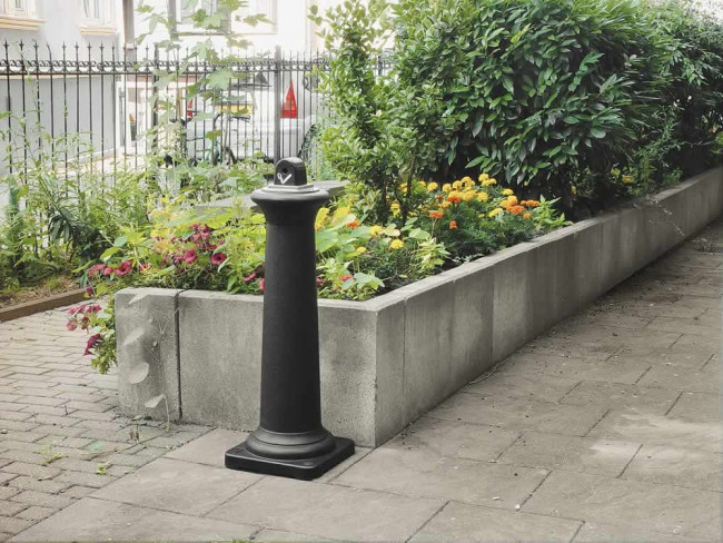 Пепельница уличная Rubbermaid GroundsKeeper Tuscan, чёрная, Арт.FG9W3000BLA