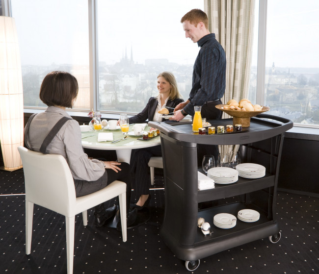 Тележка сервисная Rubbermaid для обслуживания мероприятий, Арт.FG9T6800BLA Тележка сервисная Rubbermaid для обслуживания мероприятий, Арт.FG9T6800BLA